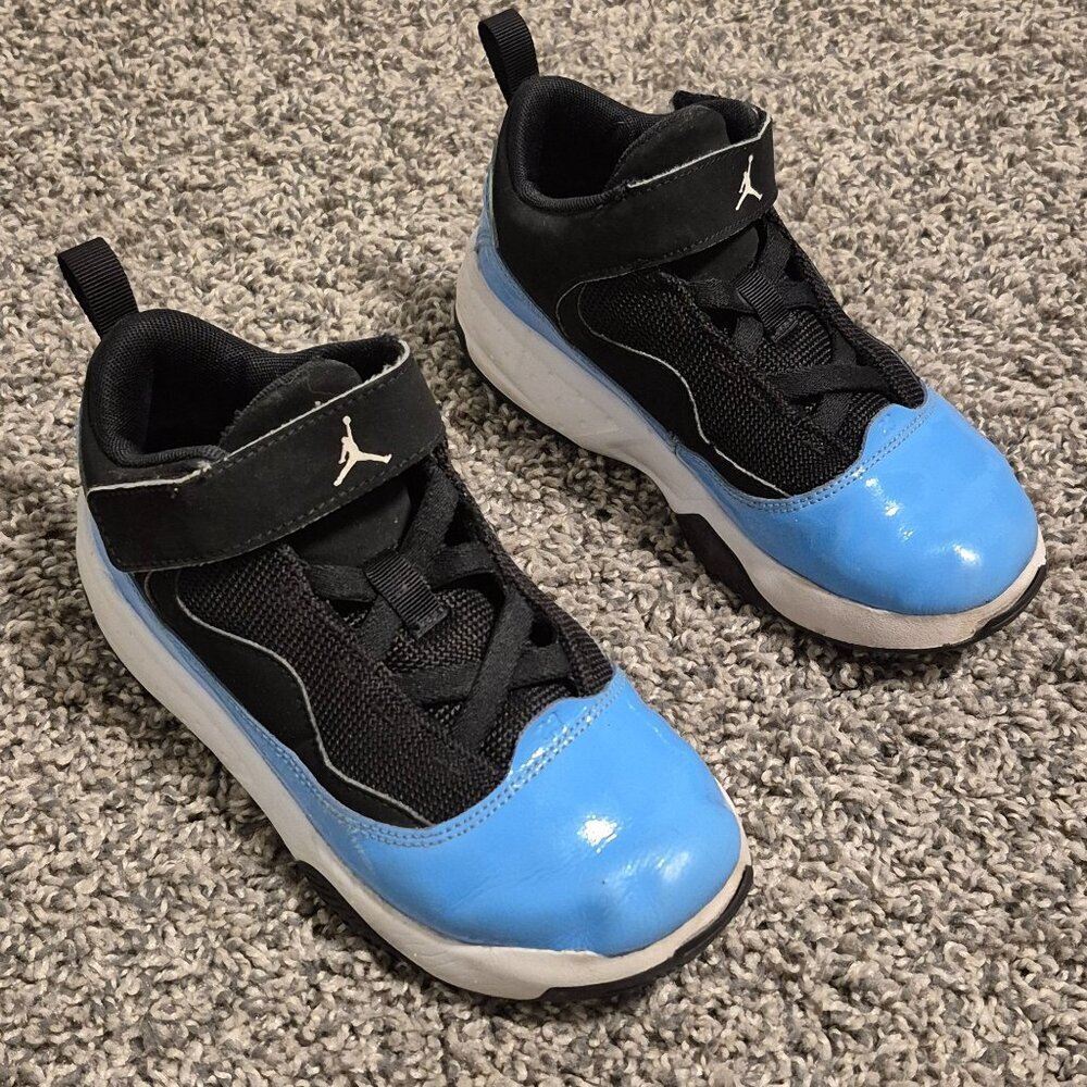 Jordan Max Aura 2 Black White University Blue (GS) Sneakers Slip On 13C Toddler